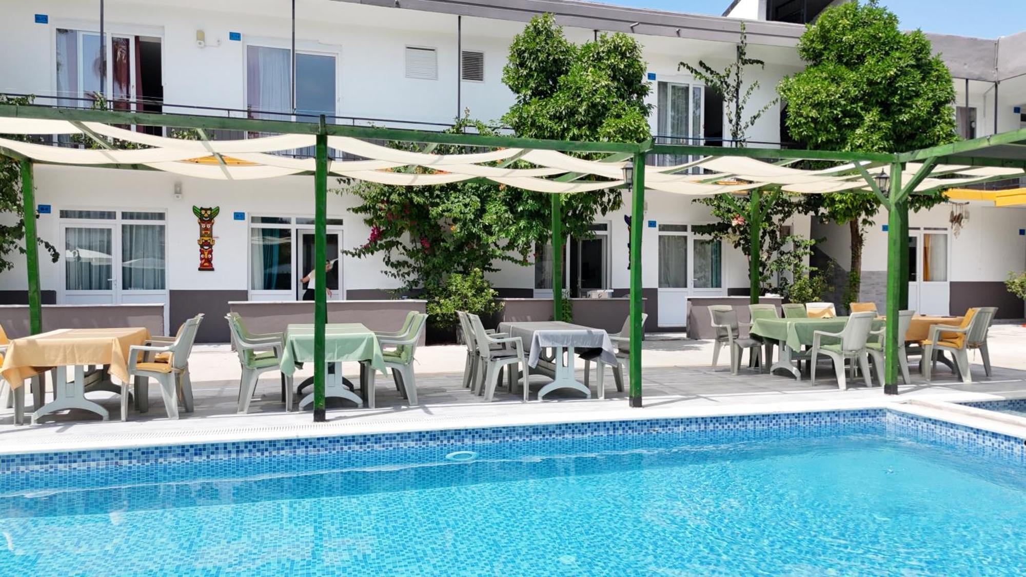 Hillside Apart Hotel Side Exterior foto