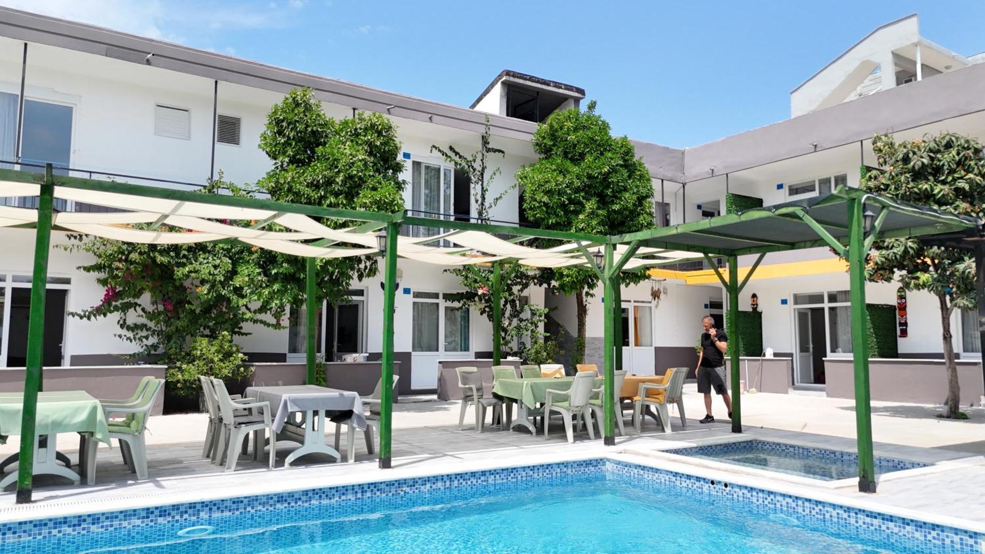 Hillside Apart Hotel Side Exterior foto