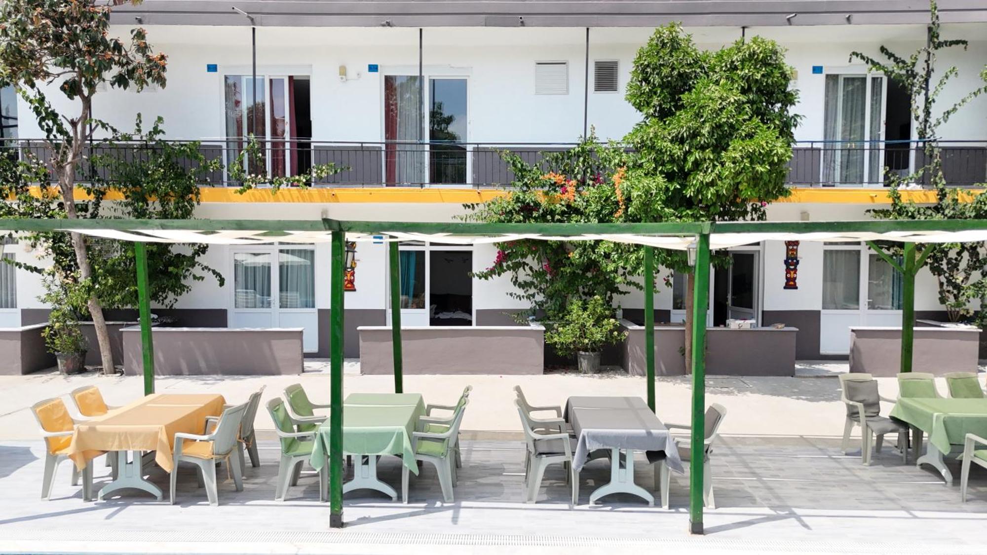 Hillside Apart Hotel Side Exterior foto